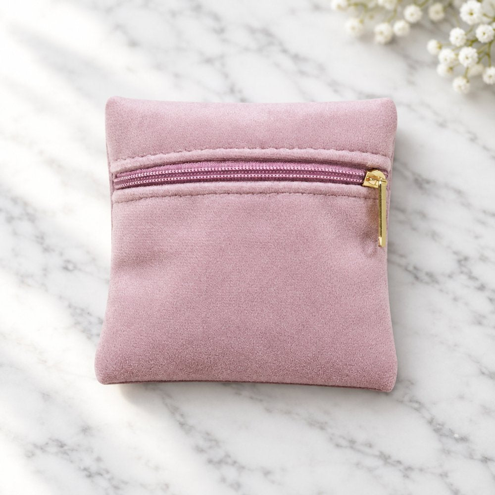 Pochette en velours rose offerte Image